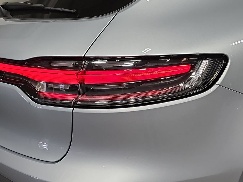 Certified 2026 Porsche Macan AWD/4WD image 30