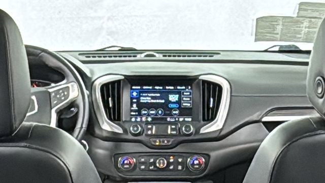 Used 2024 GMC Terrain SLT image 17