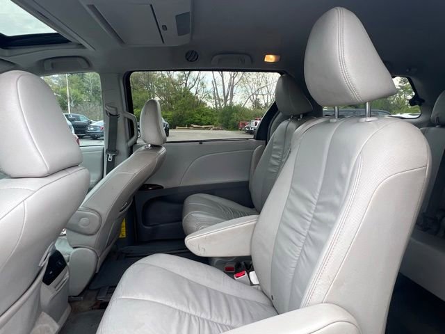 Used 2011 Toyota Sienna XLE w/ Entertainment Pkg FWD image 8