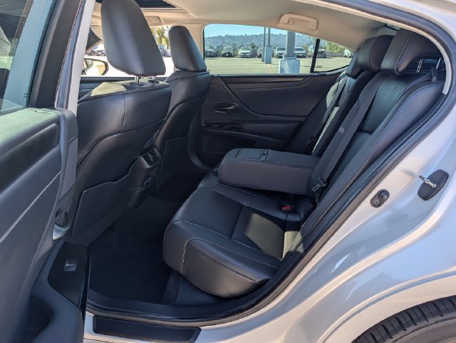 Used 2023 Lexus ES 350 w/ Premium Package FWD image 11