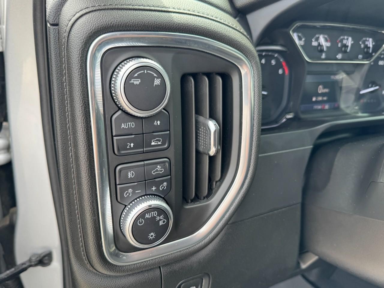 Used 2019 GMC Sierra 1500 Elevation w/ Elevation Value Package AWD/4WD image 14