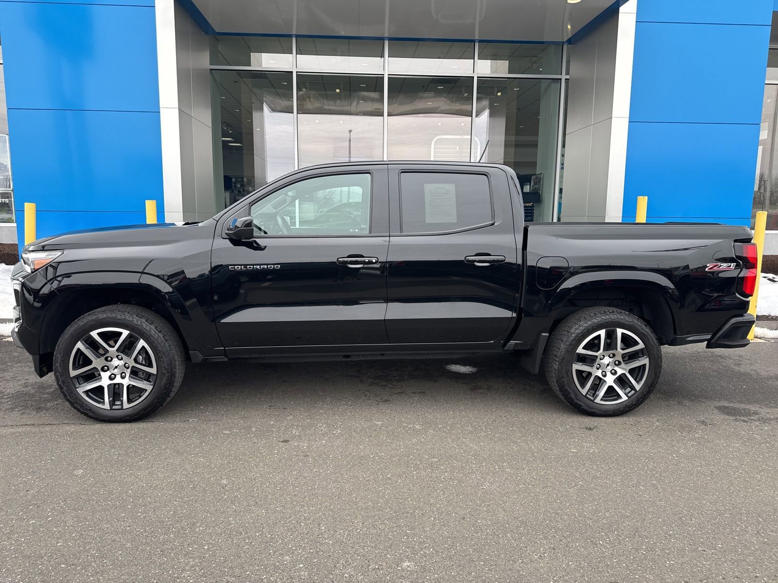 Used 2023 Chevrolet Colorado Z71 w/ Z71 Convenience Package 2 image 9