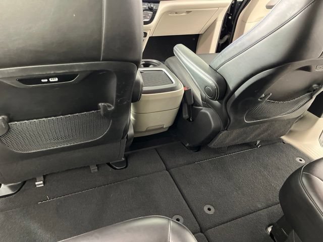 Used 2024 Chrysler Pacifica Touring-L FWD image 45