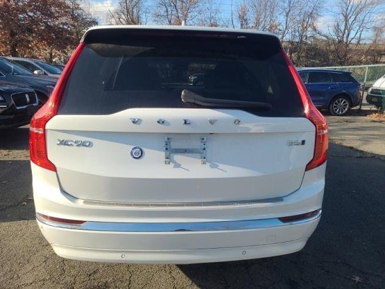 Certified 2023 Volvo XC90 B6 Plus w/ Protection Package Premier image 4