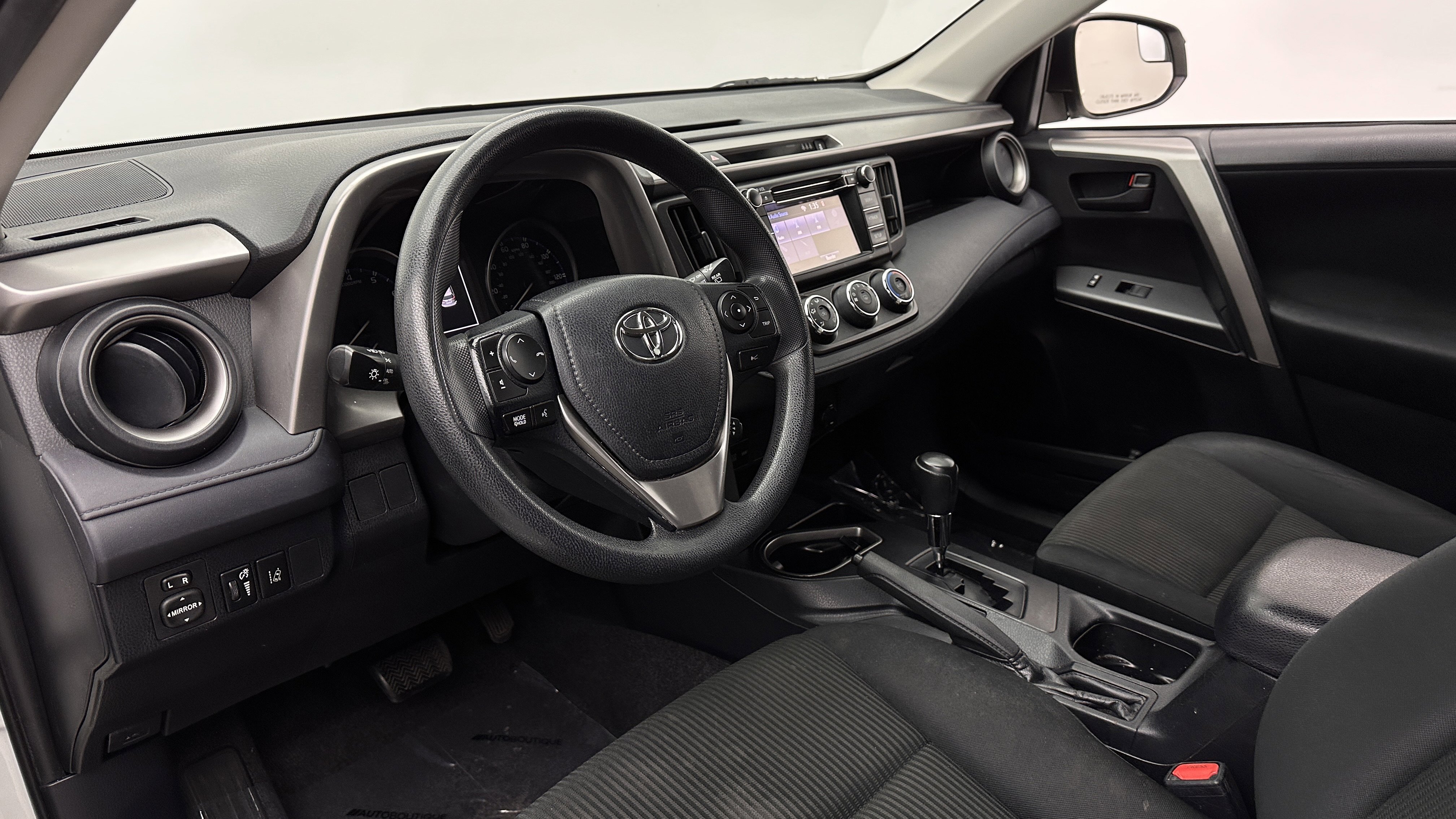 Used 2017 Toyota RAV4 LE FWD image 8