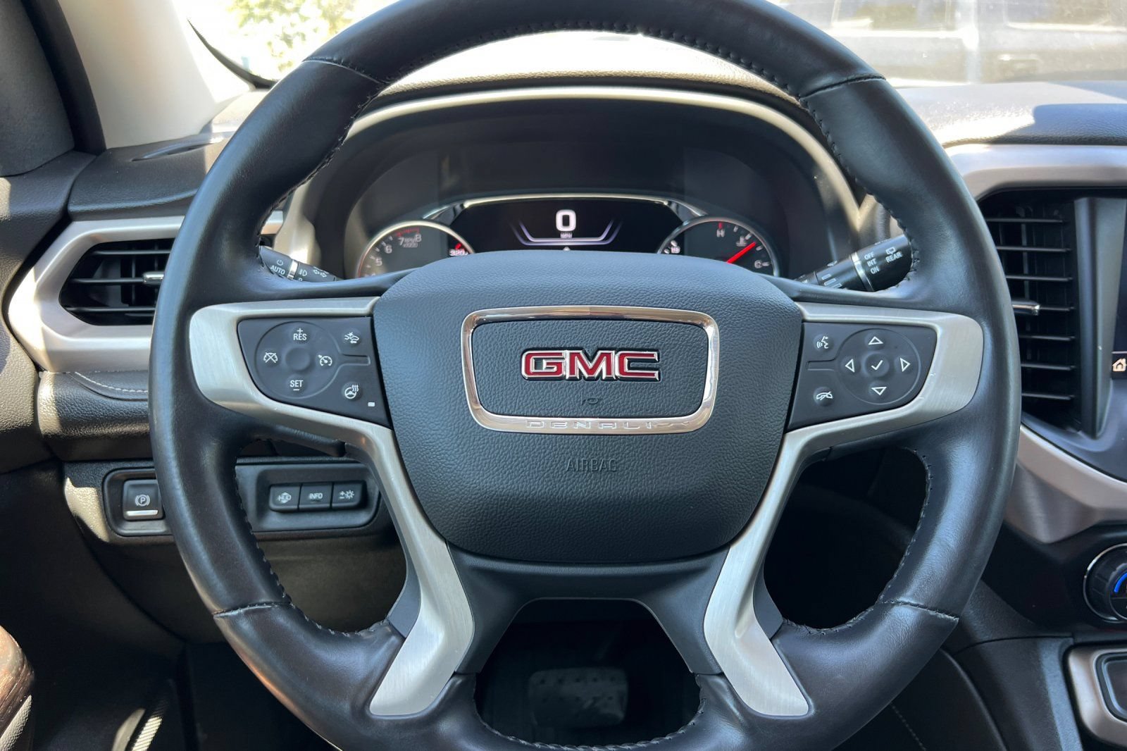 Used 2021 GMC Acadia Denali w/ Denali Ultimate Package AWD/4WD image 27