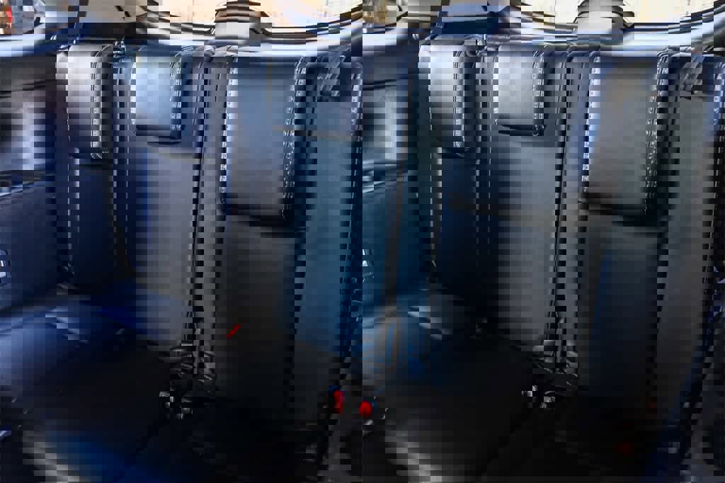 Used 2017 Toyota Highlander SE image 18