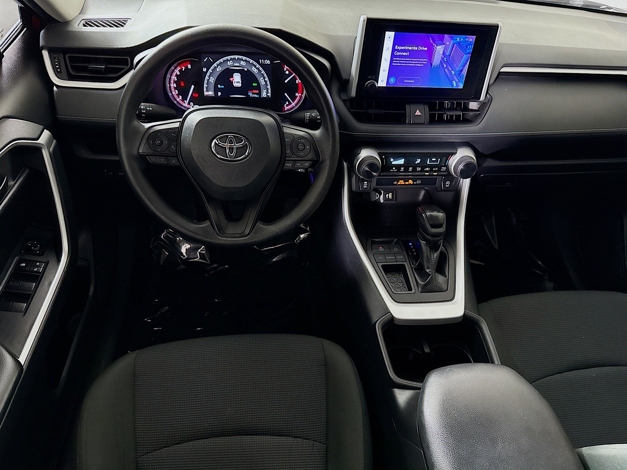 Used 2024 Toyota RAV4 LE FWD image 17