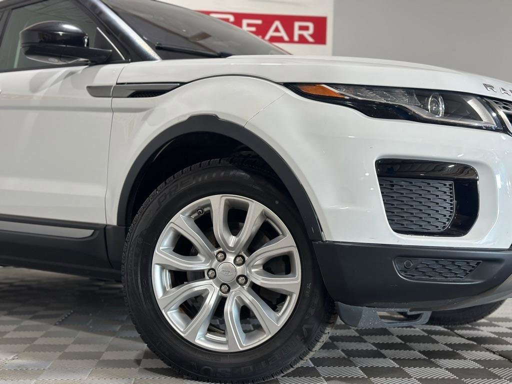 Used 2018 Land Rover Range Rover Evoque SE image 3