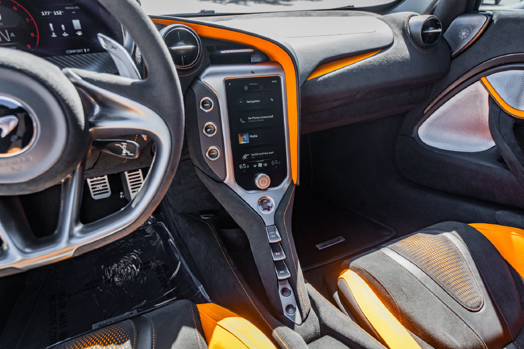Used 2024 McLaren 750S RWD image 23