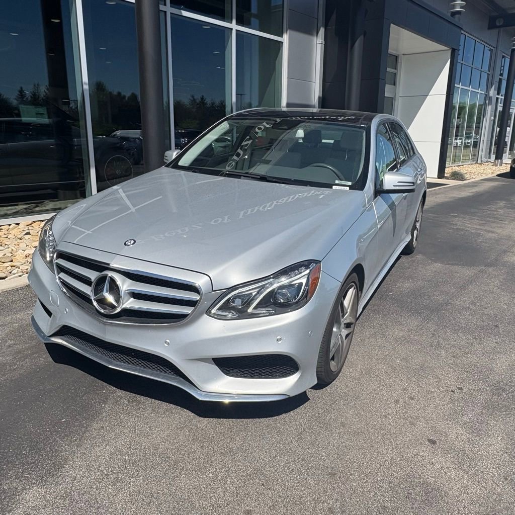Used 2016 Mercedes-Benz E 400 4MATIC Sedan image 2