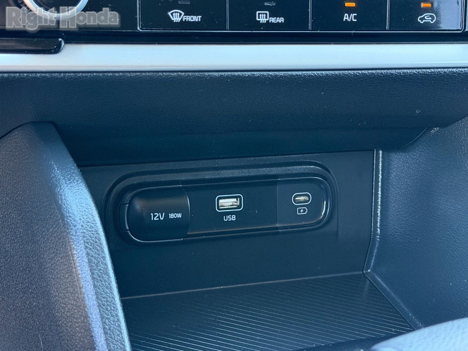 Used 2025 Kia Sportage LX image 30