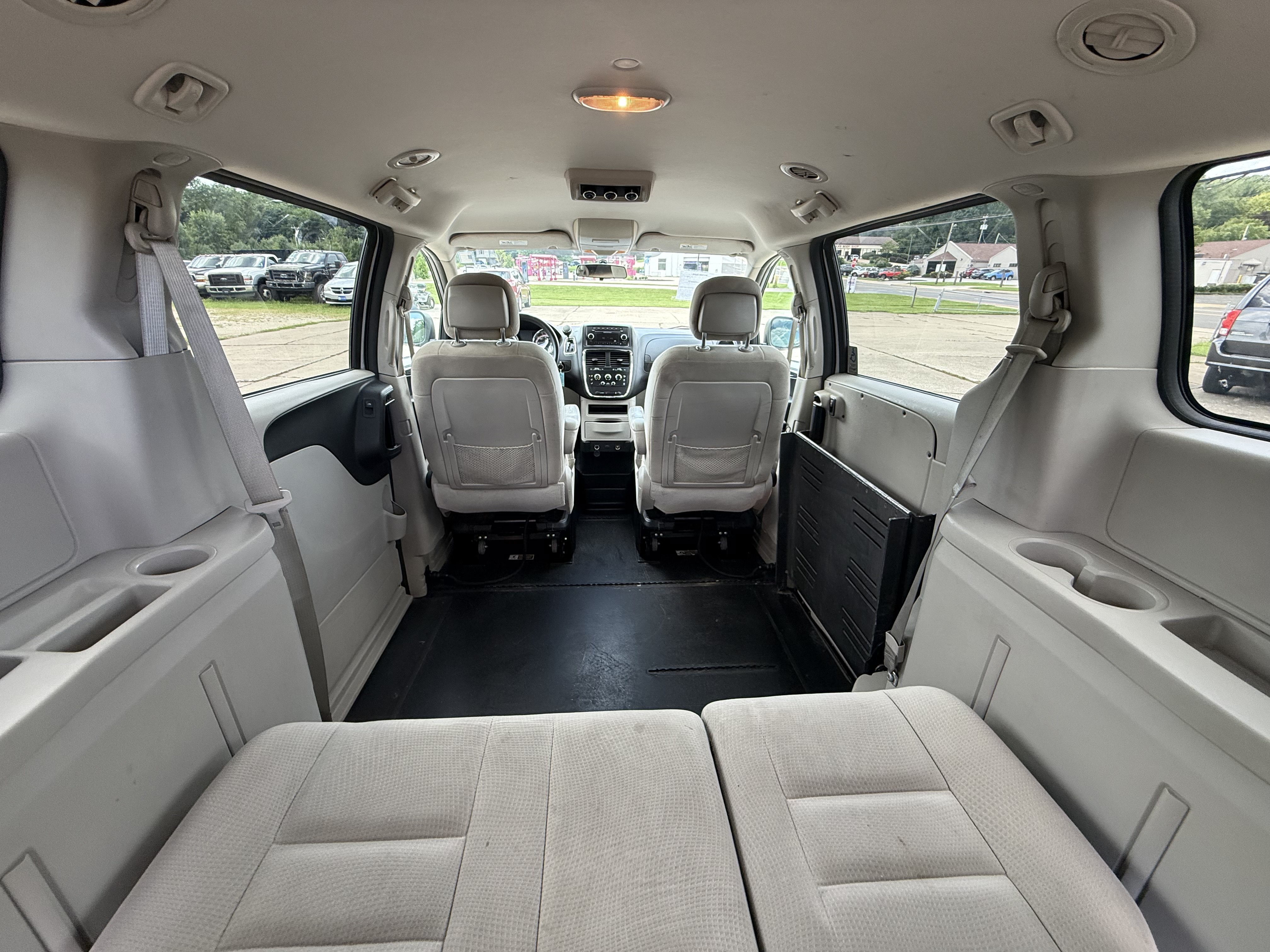 Used 2015 Dodge Grand Caravan SE w/ Quick Order Package 29E SE FWD image 32