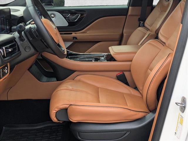 Used 2025 Lincoln Aviator Black Label image 17