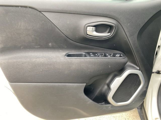 Used 2020 Jeep Renegade Latitude FWD image 19
