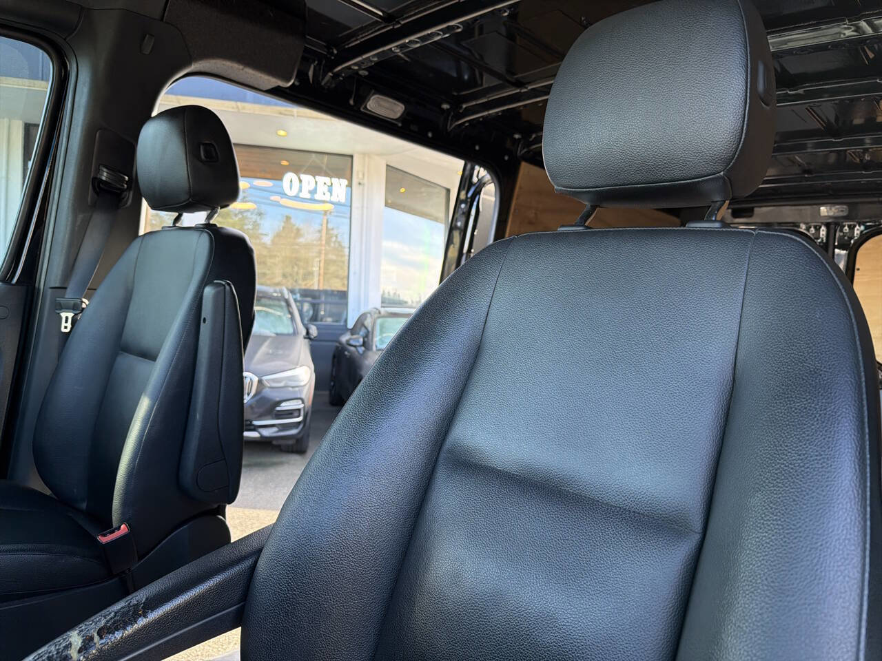 Used 2020 Mercedes-Benz Sprinter 2500 image 34