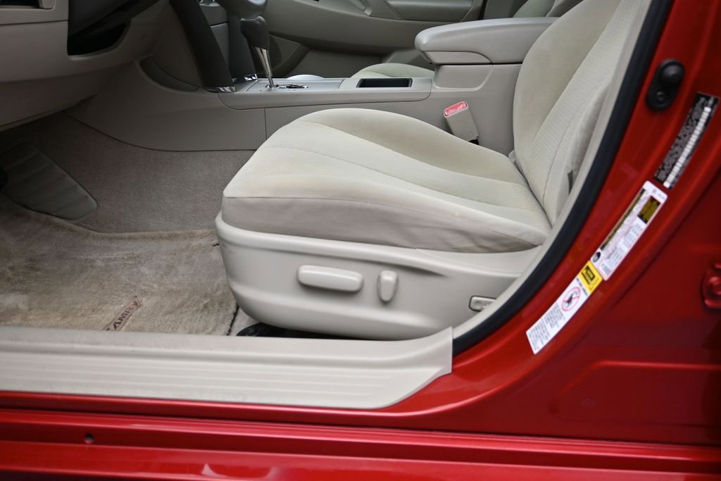 Used 2009 Toyota Camry LE FWD image 19