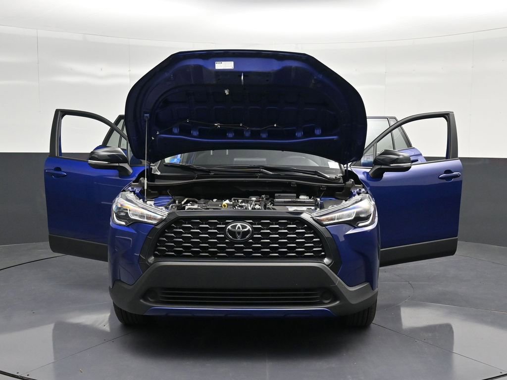 Used 2025 Toyota Corolla Cross LE image 37