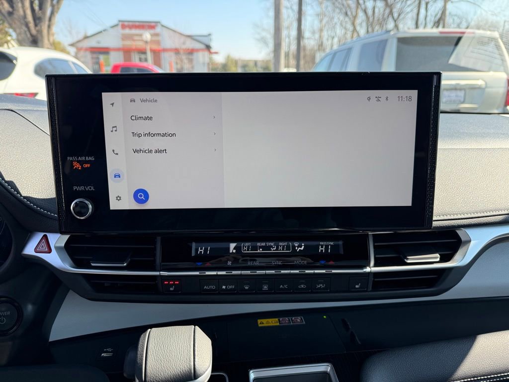 Used 2025 Toyota Sienna XSE w/ XSE Plus Package image 19