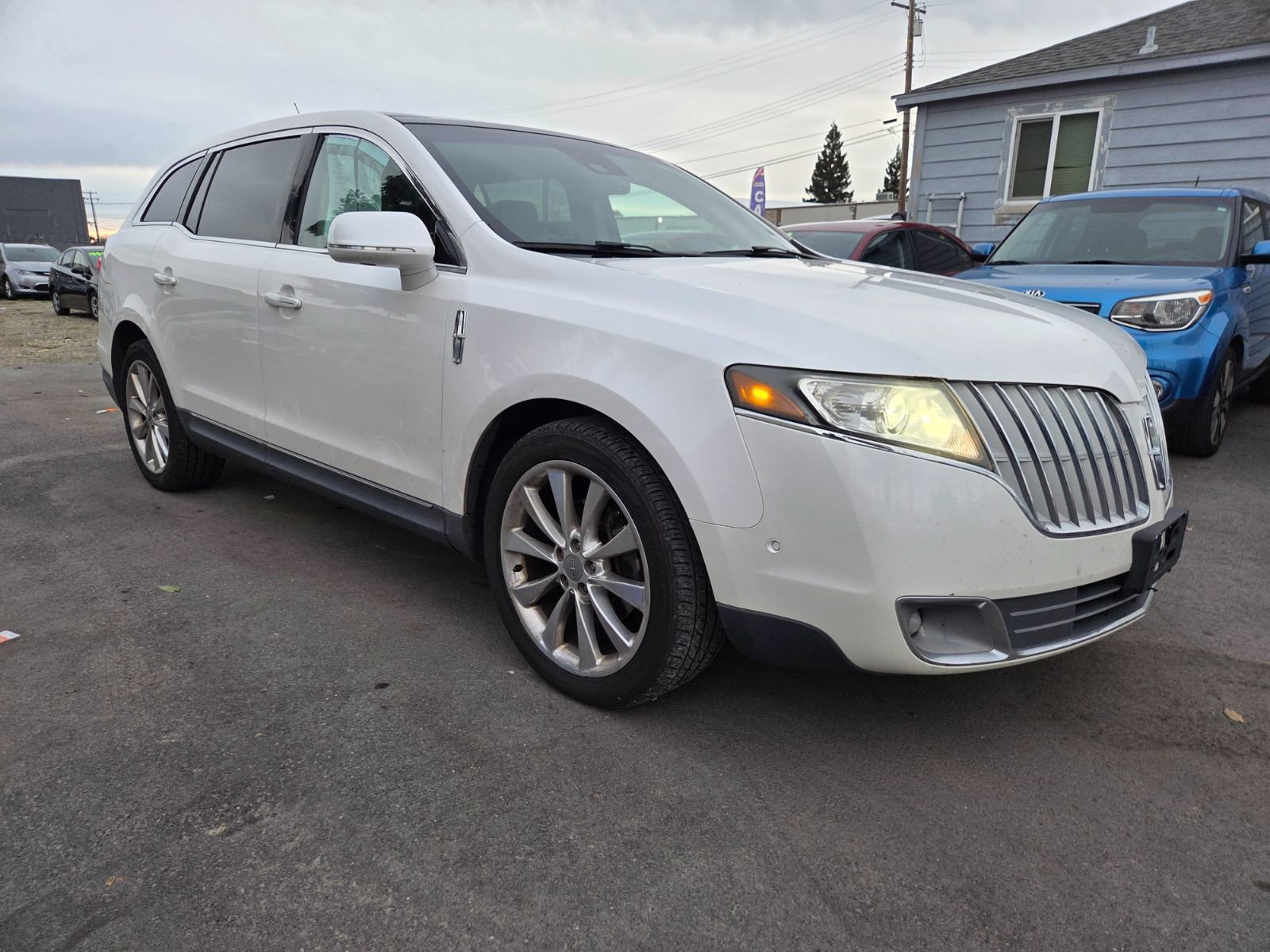Used 2012 Lincoln MKT AWD image 5