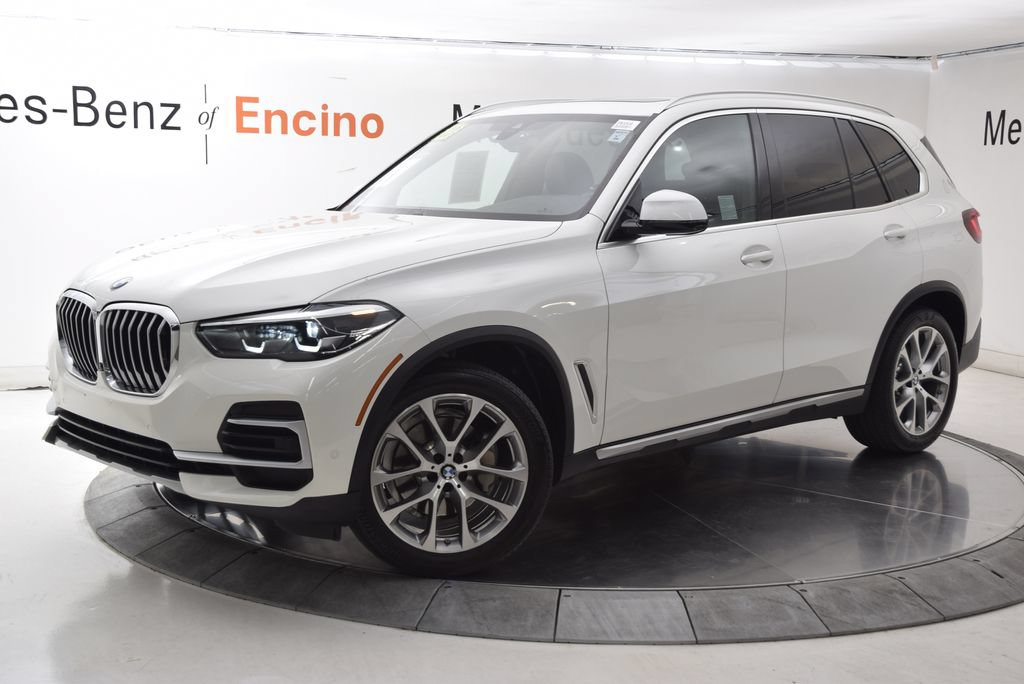 Used 2022 BMW X5 xDrive40i w/ Parking Assistance Package AWD/4WD image 2