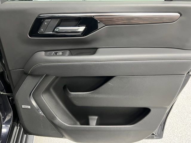 Used 2025 Chevrolet Suburban Premier AWD/4WD image 50