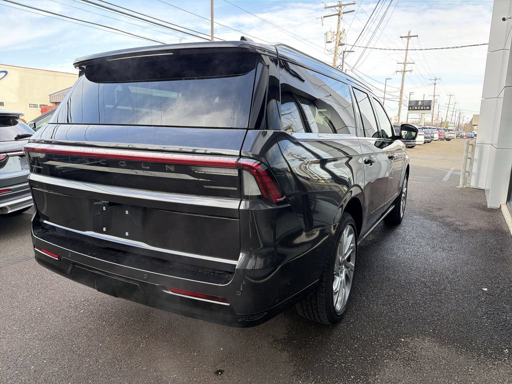 New 2025 Lincoln Navigator L Reserve AWD/4WD image 3