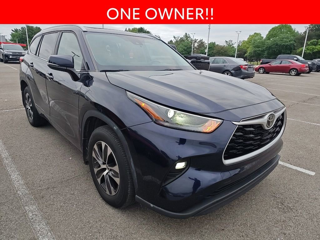 Used 2023 Toyota Highlander XLE FWD image 3