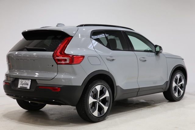 Used 2025 Volvo XC40 B5 Plus AWD/4WD image 7