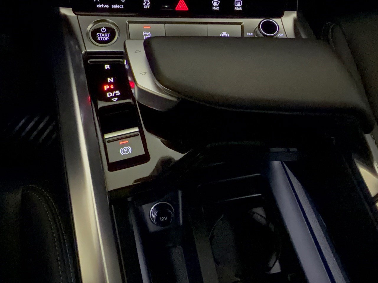 Used 2024 Audi Q8 e-tron Premium Plus AWD/4WD image 21