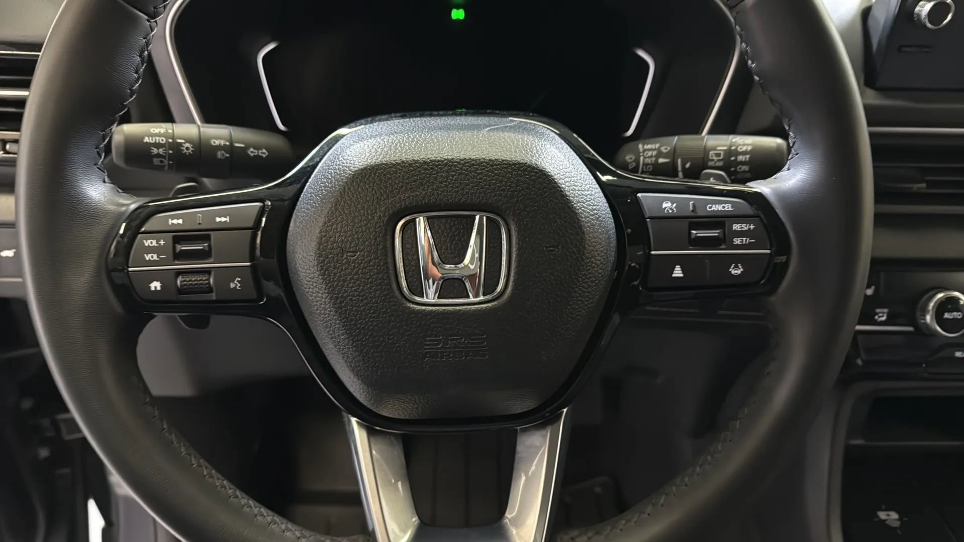 Used 2025 Honda Pilot EX image 18