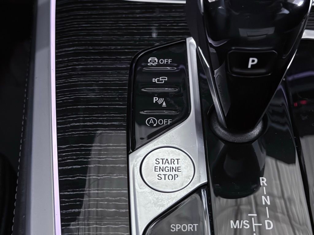 Used 2022 BMW X7 M50i image 50