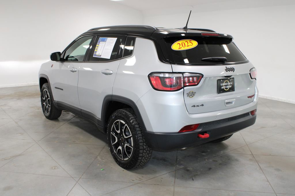 Used 2025 Jeep Compass Trailhawk image 7