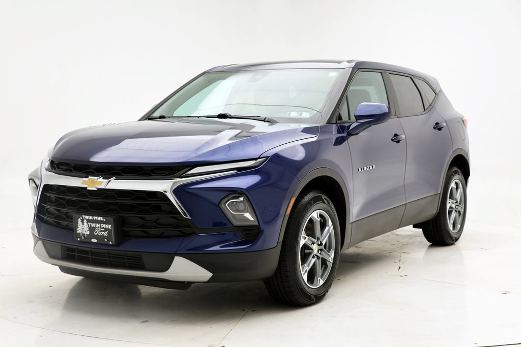 Used 2023 Chevrolet Blazer LT w/ Driver Confidence Package AWD/4WD image 2