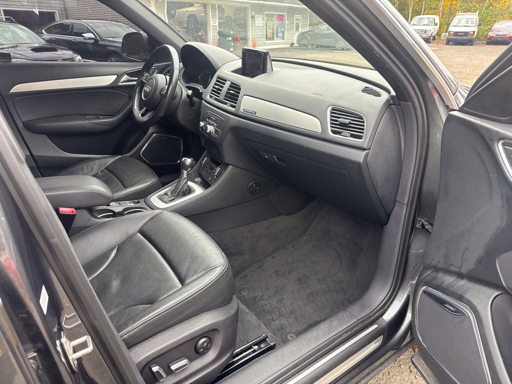Used 2018 Audi Q3 2.0T Premium Plus w/ Premium Plus Package AWD/4WD image 40