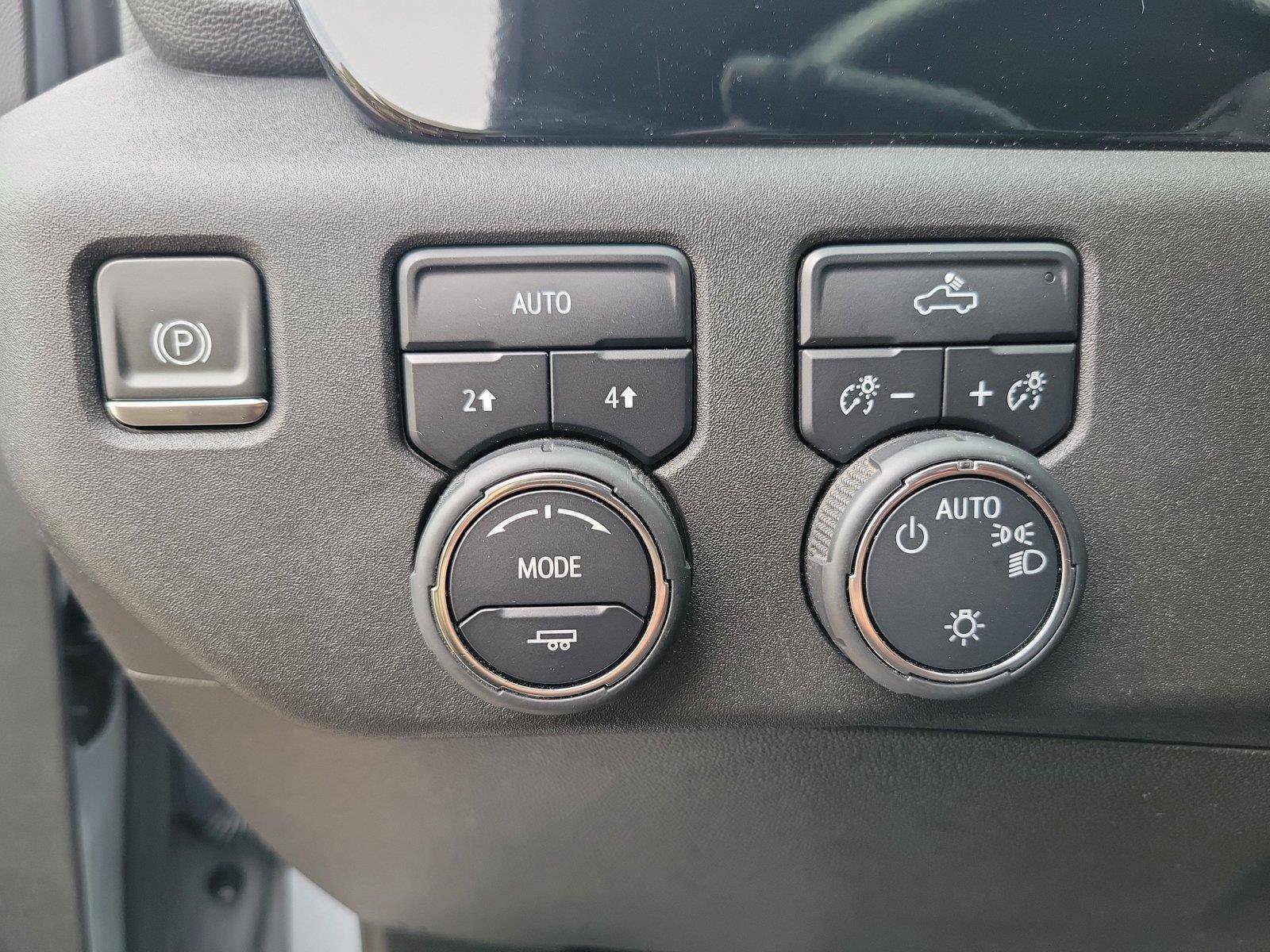 Used 2024 Chevrolet Silverado 1500 LT AWD/4WD image 25