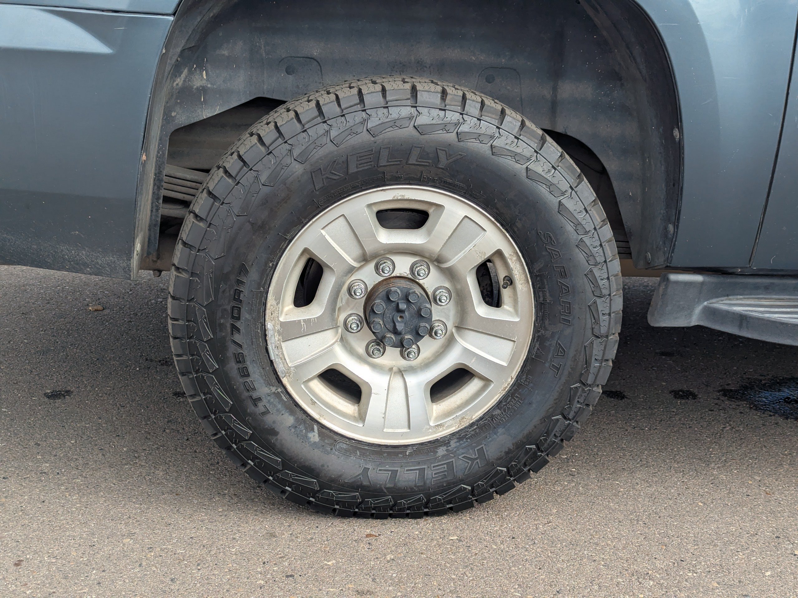 Used 2009 Chevrolet Suburban 2500 LS w/ Skid Plate Package AWD/4WD image 46