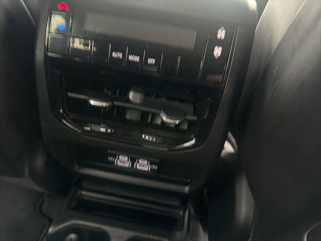 Used 2023 Jeep Grand Cherokee L Laredo image 25