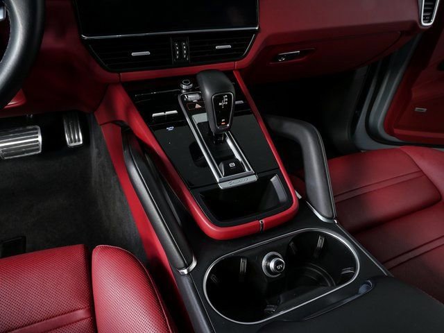 Certified 2022 Porsche Cayenne Turbo image 13