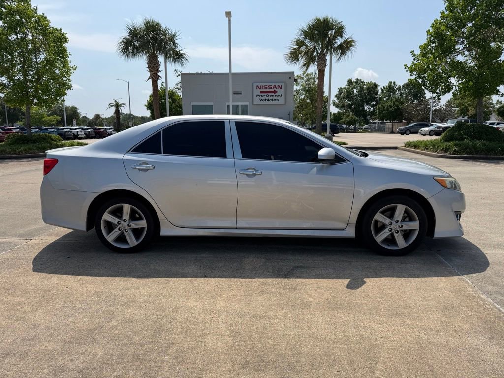 Used 2014 Toyota Camry SE FWD image 6