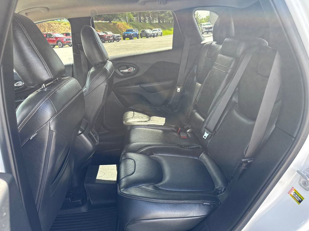 Used 2015 Jeep Cherokee Latitude AWD/4WD image 25