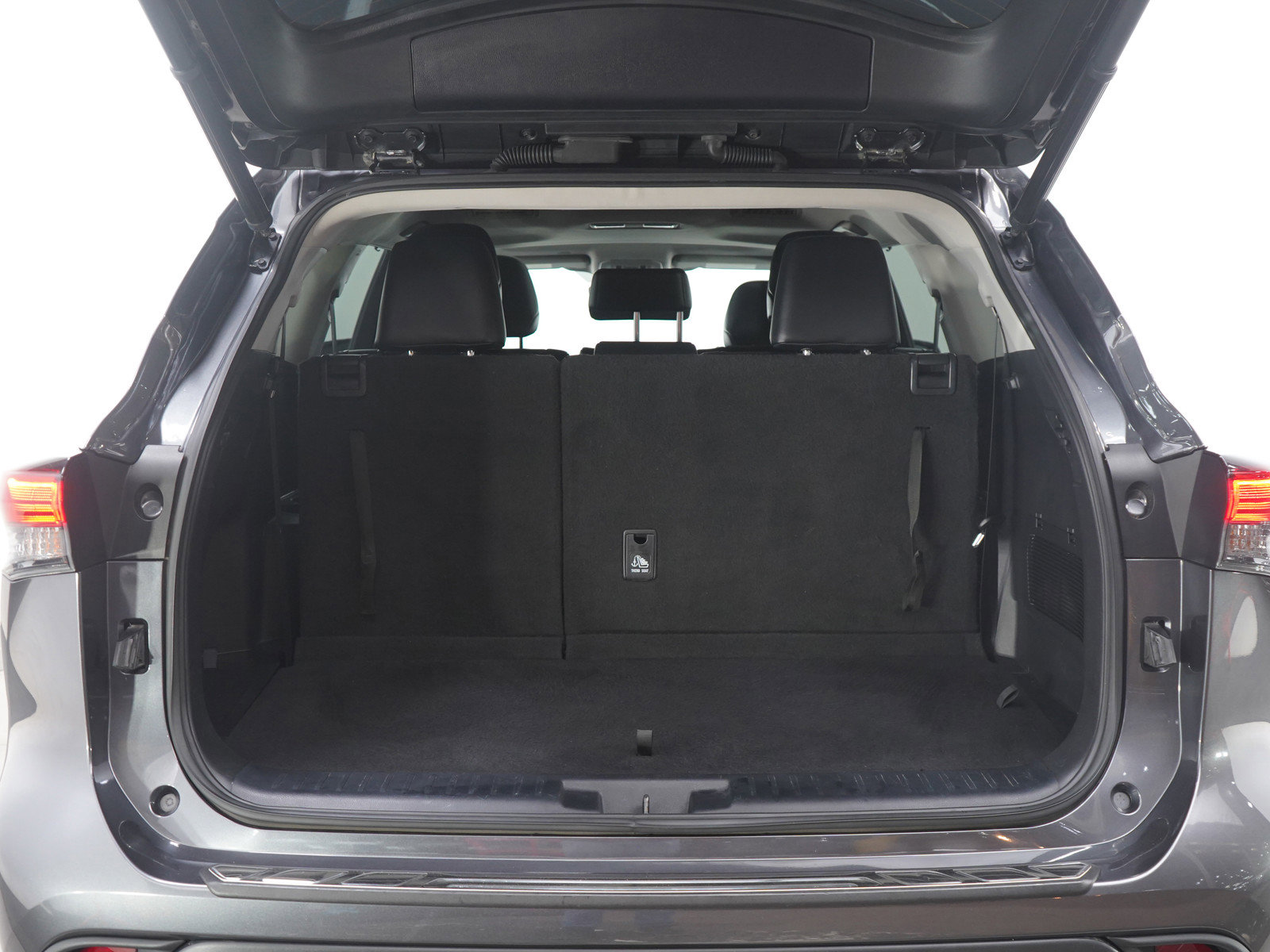 Used 2021 Toyota Highlander XLE image 17