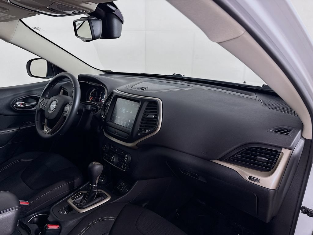 Used 2016 Jeep Cherokee Latitude w/ Comfort/Convenience Group AWD/4WD image 33