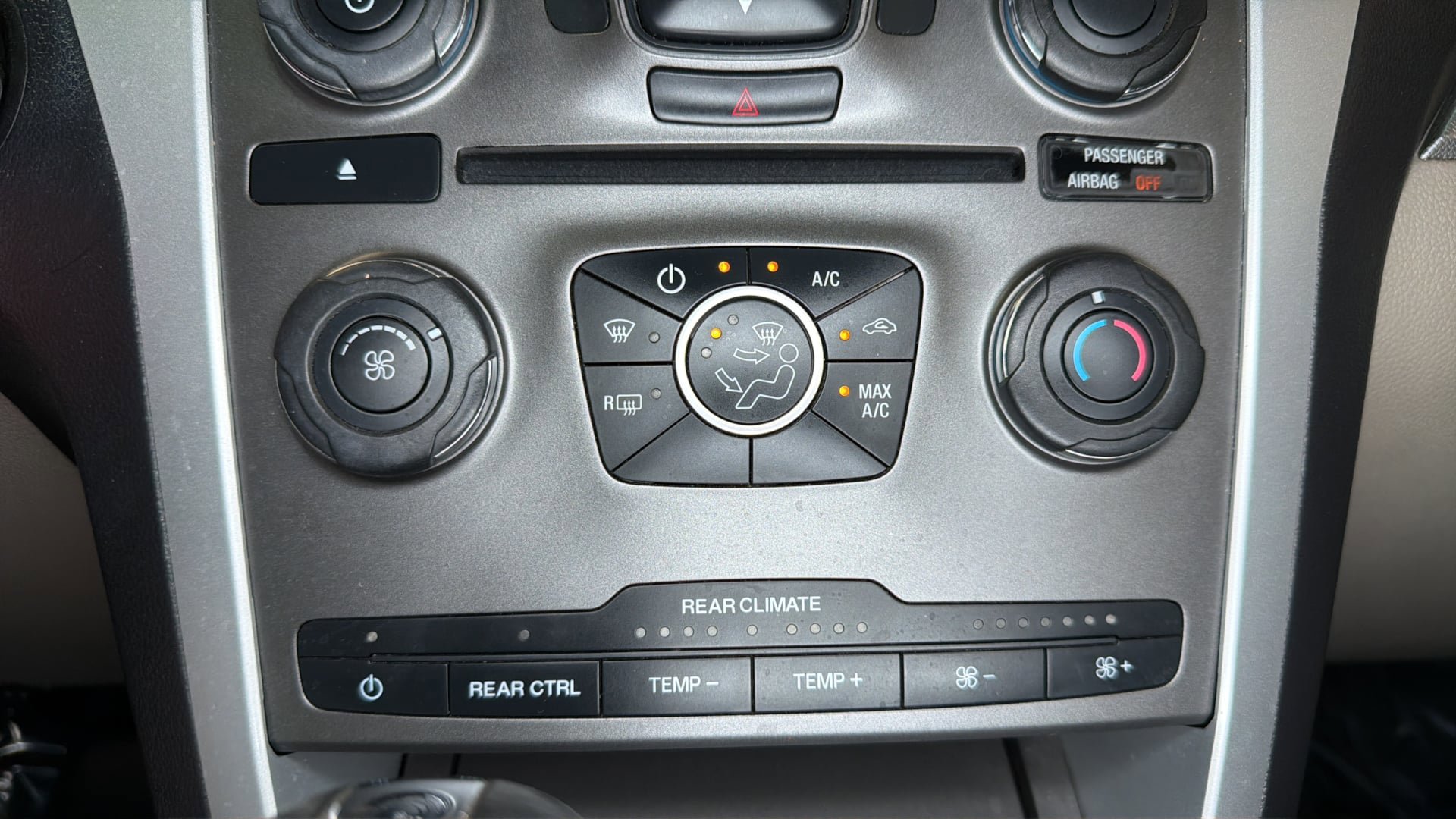 Used 2014 Ford Explorer XLT FWD image 28