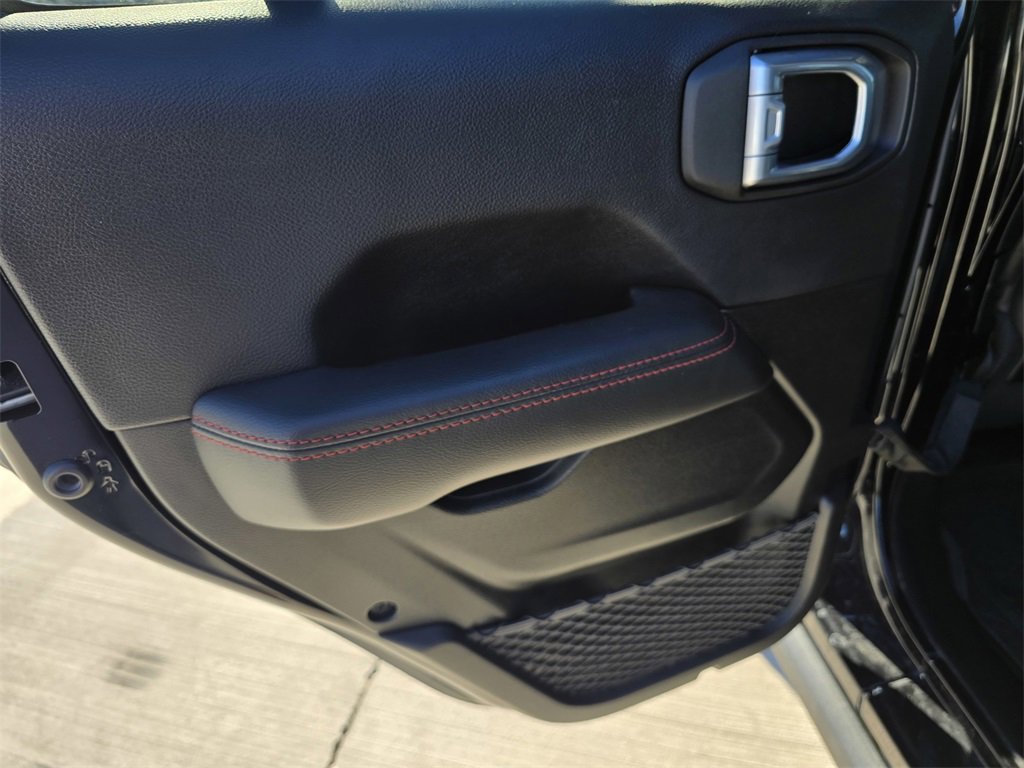 Used 2022 Jeep Wrangler Unlimited Rubicon w/ Cold Weather Group image 14