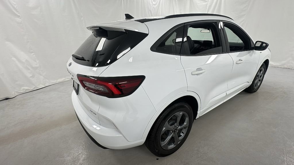 Used 2023 Ford Escape ST-Line AWD/4WD image 3