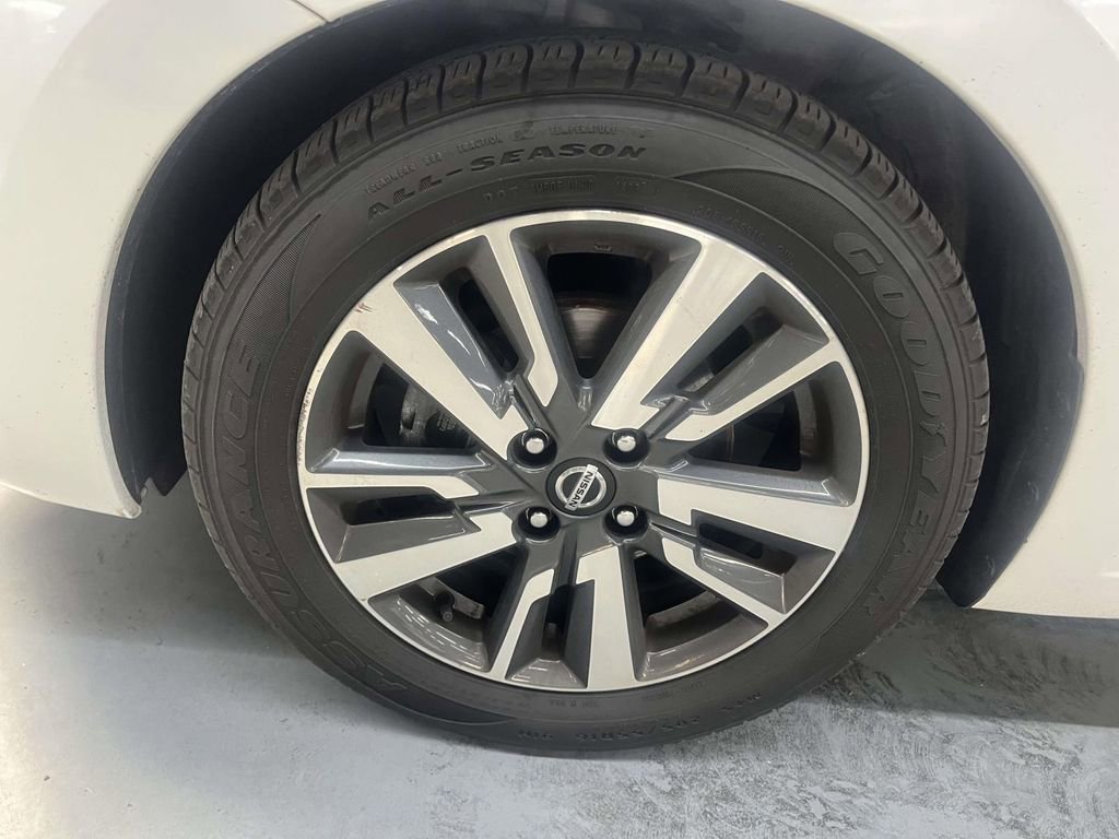 Used 2022 Nissan Versa SV image 8