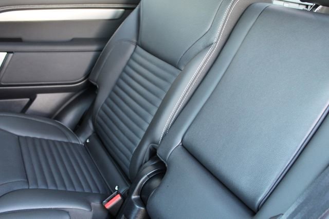 Used 2025 Land Rover Discovery Dynamic SE image 24