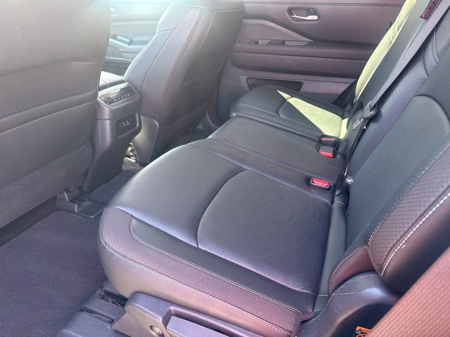 Used 2025 Nissan Pathfinder SL AWD/4WD image 10