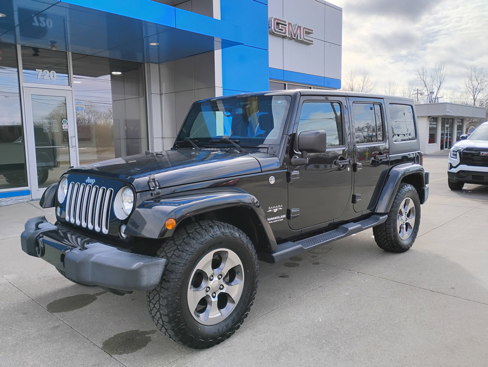 Used 2016 Jeep Wrangler Unlimited Sahara AWD/4WD image 27